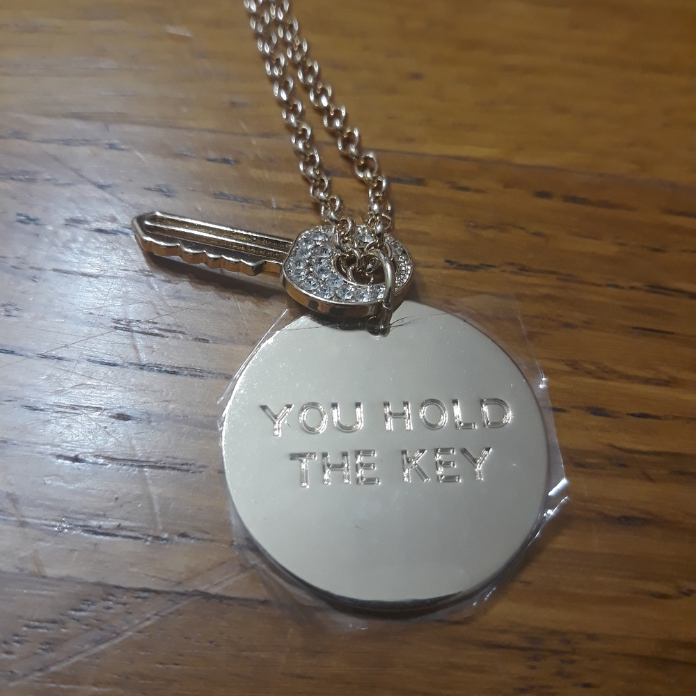 Mary Kay Gold 20" "you hold the key" Necklace NWT!